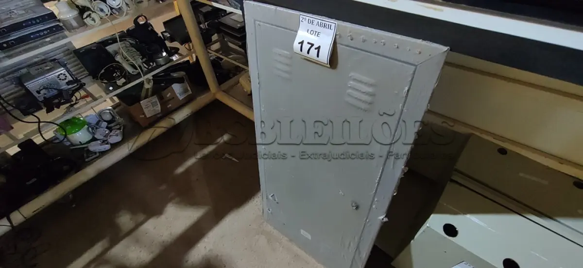 LOTE 171 - 01 QUADRO ELÉTRICO. (NO ESTADO) ATENÇÃO! FAZER A VISITAÇÃO ANTES DE ARREMATAR, NÃO SABEMOS SE FUNCIONA. LEILÃO NÃO TEM GARANTIA E NEM DEVOLUÇÃO, SUJEITO A POSSÍVEIS AVARIAS VISÍVEIS/OCULTAS E/OU AUSÊNCIA DE COMPONENTES.