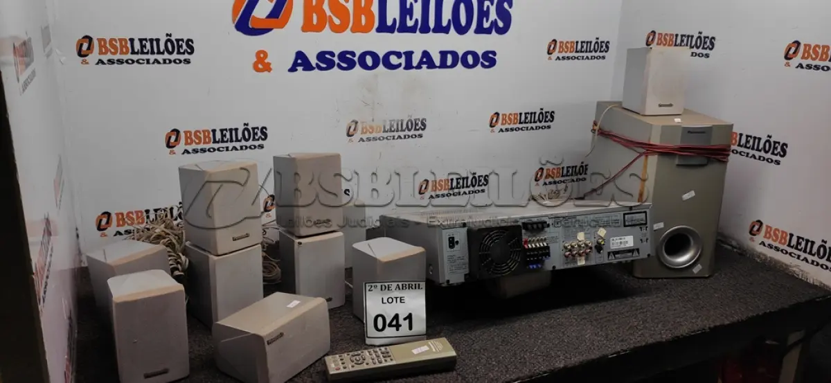 LOTE 041 - 01 HOME THEATHER PANASONIC. (NO ESTADO) ATENÇÃO! FAZER A VISITAÇÃO ANTES DE ARREMATAR, NÃO SABEMOS SE FUNCIONA. LEILÃO NÃO TEM GARANTIA E NEM DEVOLUÇÃO, SUJEITO A POSSÍVEIS AVARIAS VISÍVEIS/OCULTAS E/OU AUSÊNCIA DE COMPONENTES.