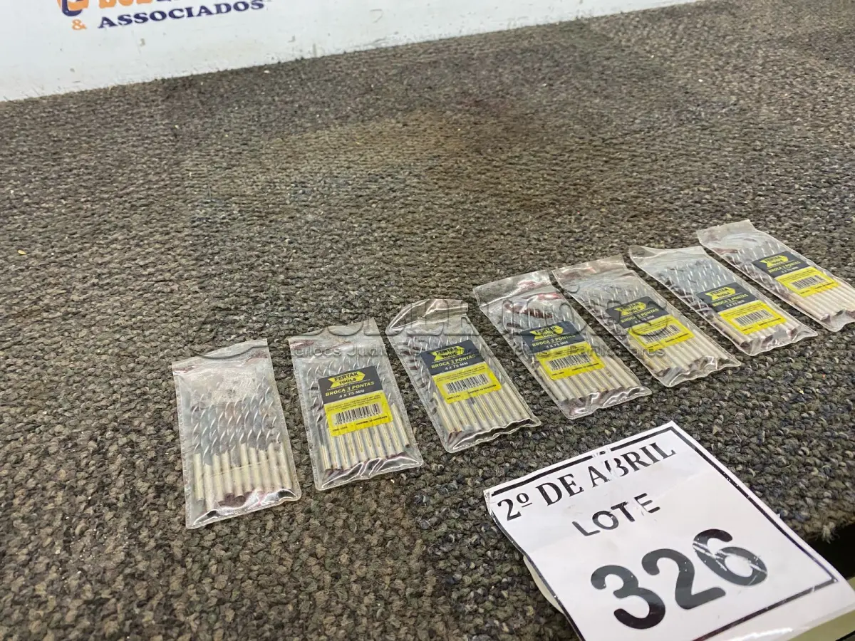 LOTE 326 - 70 BROCAS 4X75MM PARA MADEIRAS. (NO ESTADO) ATENÇÃO! FAZER A VISITAÇÃO ANTES DE ARREMATAR, NÃO SABEMOS SE FUNCIONA. LEILÃO NÃO TEM GARANTIA E NEM DEVOLUÇÃO, SUJEITO A POSSÍVEIS AVARIAS VISÍVEIS/OCULTAS E/OU AUSÊNCIA DE COMPONENTES.