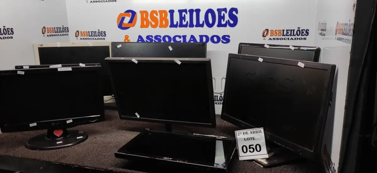 LOTE 050 - 06 MONITORES DIVERSOS. (NO ESTADO) ATENÇÃO! FAZER A VISITAÇÃO ANTES DE ARREMATAR, NÃO SABEMOS SE FUNCIONA. LEILÃO NÃO TEM GARANTIA E NEM DEVOLUÇÃO, SUJEITO A POSSÍVEIS AVARIAS VISÍVEIS/OCULTAS E/OU AUSÊNCIA DE COMPONENTES.