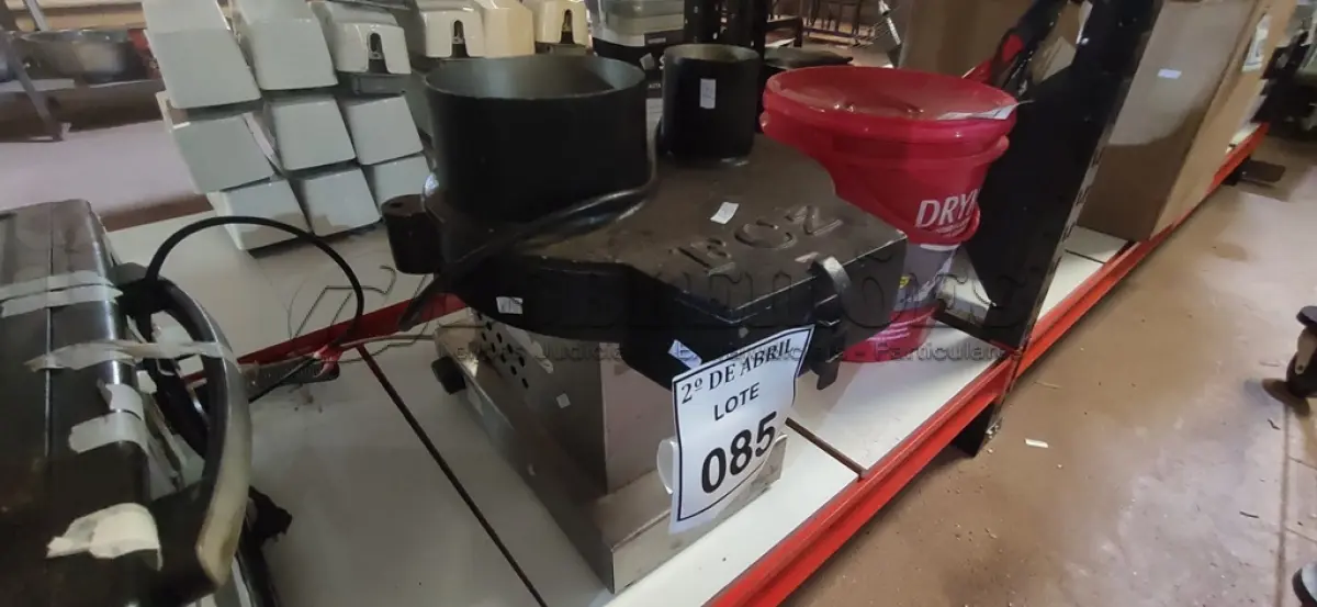 LOTE 085 - 01 RALADOR DE FRIOS. (NO ESTADO) ATENÇÃO! FAZER A VISITAÇÃO ANTES DE ARREMATAR, NÃO SABEMOS SE FUNCIONA. LEILÃO NÃO TEM GARANTIA E NEM DEVOLUÇÃO, SUJEITO A POSSÍVEIS AVARIAS VISÍVEIS/OCULTAS E/OU AUSÊNCIA DE COMPONENTES.