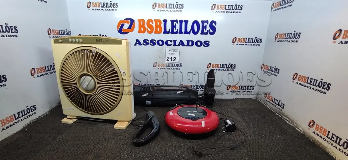 LOTE 212 - 01 ASPIRADOR DE PÓ PHILCO,01 ASPIRADOR DE PÓ ROBÔ E 01 VENTILADOR. (NO ESTADO) ATENÇÃO! FAZER A VISITAÇÃO ANTES DE ARREMATAR, NÃO SABEMOS SE FUNCIONA. LEILÃO NÃO TEM GARANTIA E NEM DEVOLUÇÃO, SUJEITO A POSSÍVEIS AVARIAS VISÍVEIS/OCULTAS E/OU AUSÊNCIA DE COMPONENTES.