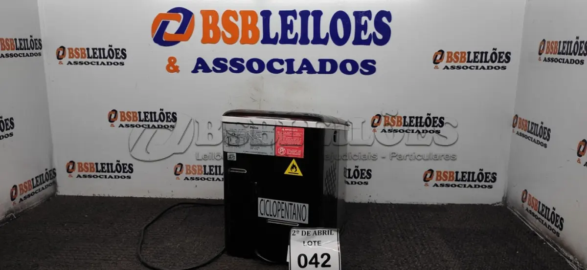 LOTE 042 - 01 MÁQUINA DE GELO PHILCO MODELO PMG01PI. (NO ESTADO) ATENÇÃO! FAZER A VISITAÇÃO ANTES DE ARREMATAR, NÃO SABEMOS SE FUNCIONA. LEILÃO NÃO TEM GARANTIA E NEM DEVOLUÇÃO, SUJEITO A POSSÍVEIS AVARIAS VISÍVEIS/OCULTAS E/OU AUSÊNCIA DE COMPONENTES.