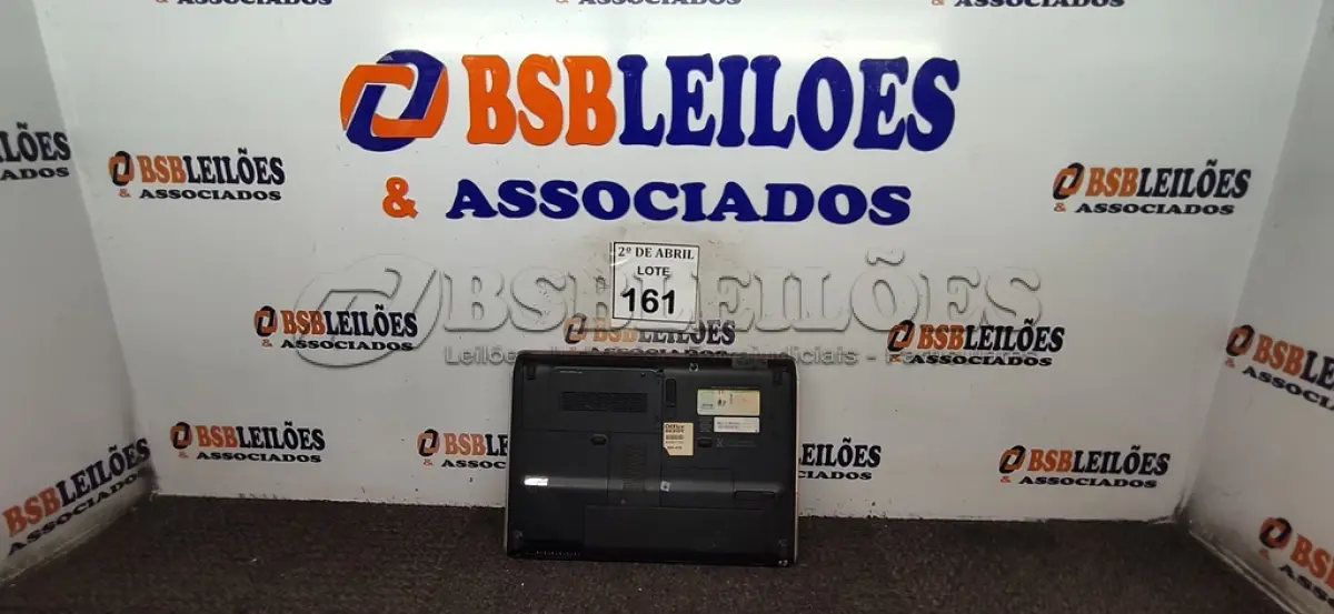 LOTE 161 - 01 NOTEBOOK HP SEM FONTE. (NO ESTADO) ATENÇÃO! FAZER A VISITAÇÃO ANTES DE ARREMATAR, NÃO SABEMOS SE FUNCIONA. LEILÃO NÃO TEM GARANTIA E NEM DEVOLUÇÃO, SUJEITO A POSSÍVEIS AVARIAS VISÍVEIS/OCULTAS E/OU AUSÊNCIA DE COMPONENTES.