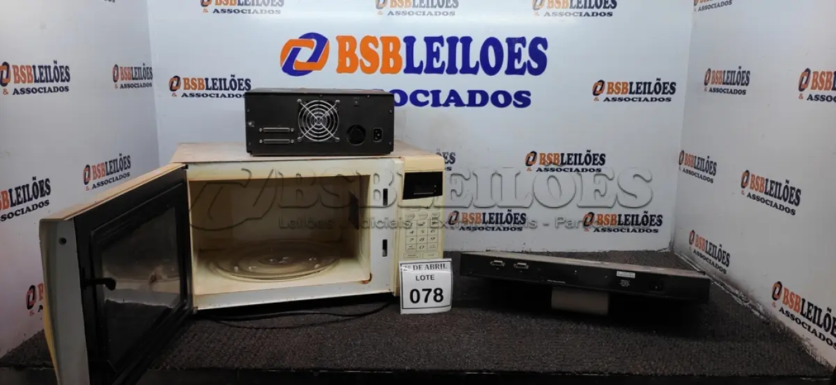 LOTE 078 - 01 MICRO-ONDAS PANASONIC, 01 SWITCH E 01 APARELHO IBM. (NO ESTADO) ATENÇÃO! FAZER A VISITAÇÃO ANTES DE ARREMATAR, NÃO SABEMOS SE FUNCIONA. LEILÃO NÃO TEM GARANTIA E NEM DEVOLUÇÃO, SUJEITO A POSSÍVEIS AVARIAS VISÍVEIS/OCULTAS E/OU AUSÊNCIA DE COMPONENTES.