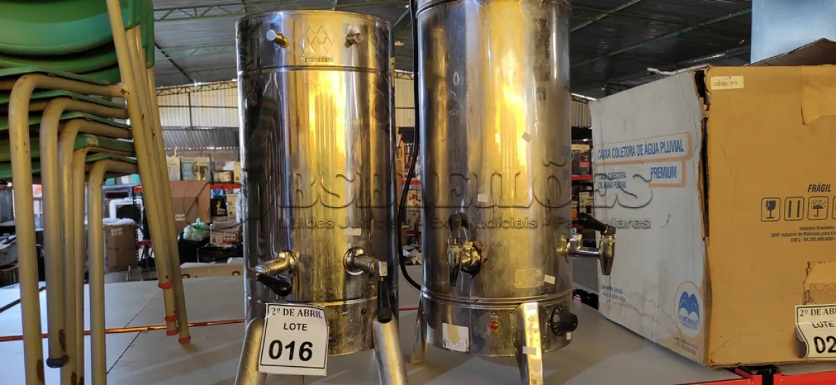 LOTE 016 - 02 CAFETEIRAS INDÚSTRIAS EM INOX. (NO ESTADO) ATENÇÃO! FAZER A VISITAÇÃO ANTES DE ARREMATAR, NÃO SABEMOS SE FUNCIONA. LEILÃO NÃO TEM GARANTIA E NEM DEVOLUÇÃO, SUJEITO A POSSÍVEIS AVARIAS VISÍVEIS/OCULTAS E/OU AUSÊNCIA DE COMPONENTES.
