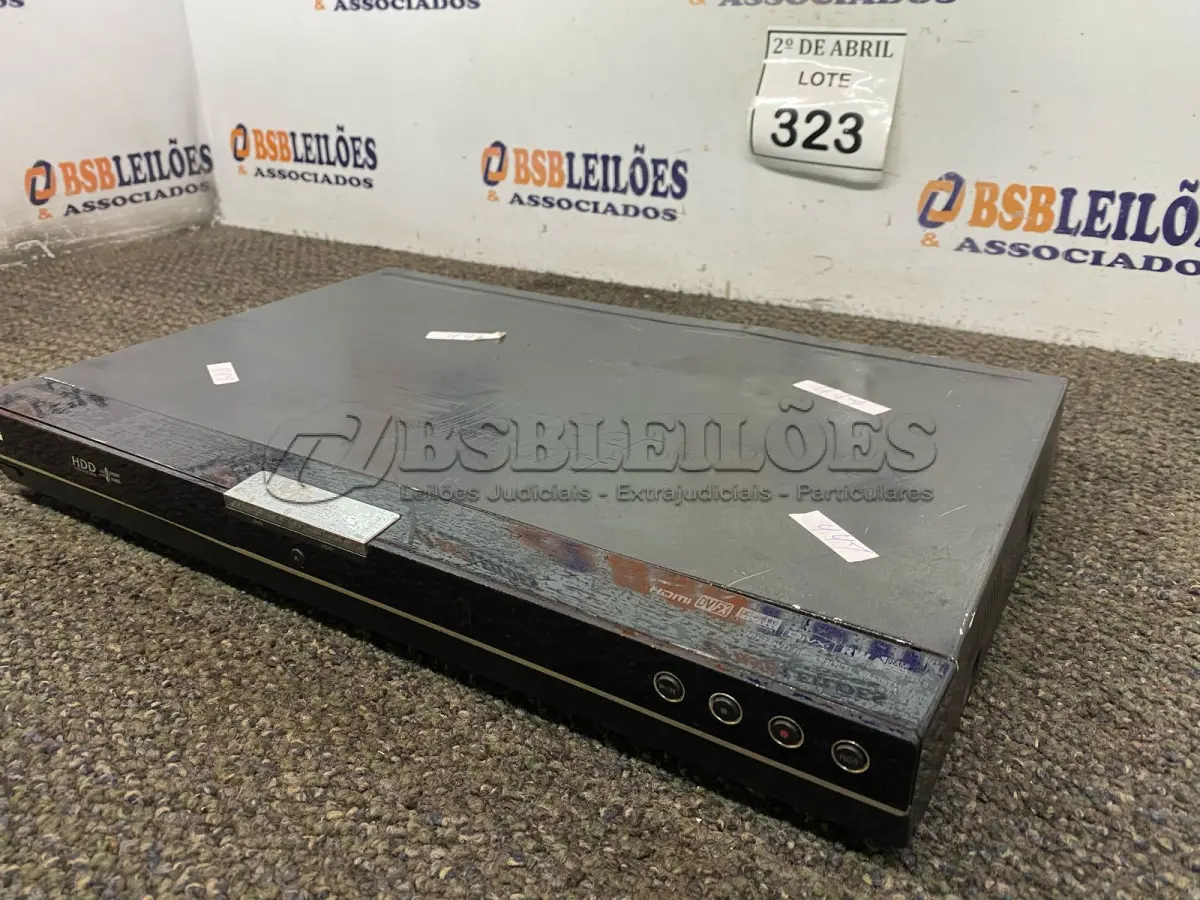 LOTE 323 - 01 DVD LG. (NO ESTADO) ATENÇÃO! FAZER A VISITAÇÃO ANTES DE ARREMATAR, NÃO SABEMOS SE FUNCIONA. LEILÃO NÃO TEM GARANTIA E NEM DEVOLUÇÃO, SUJEITO A POSSÍVEIS AVARIAS VISÍVEIS/OCULTAS E/OU AUSÊNCIA DE COMPONENTES.