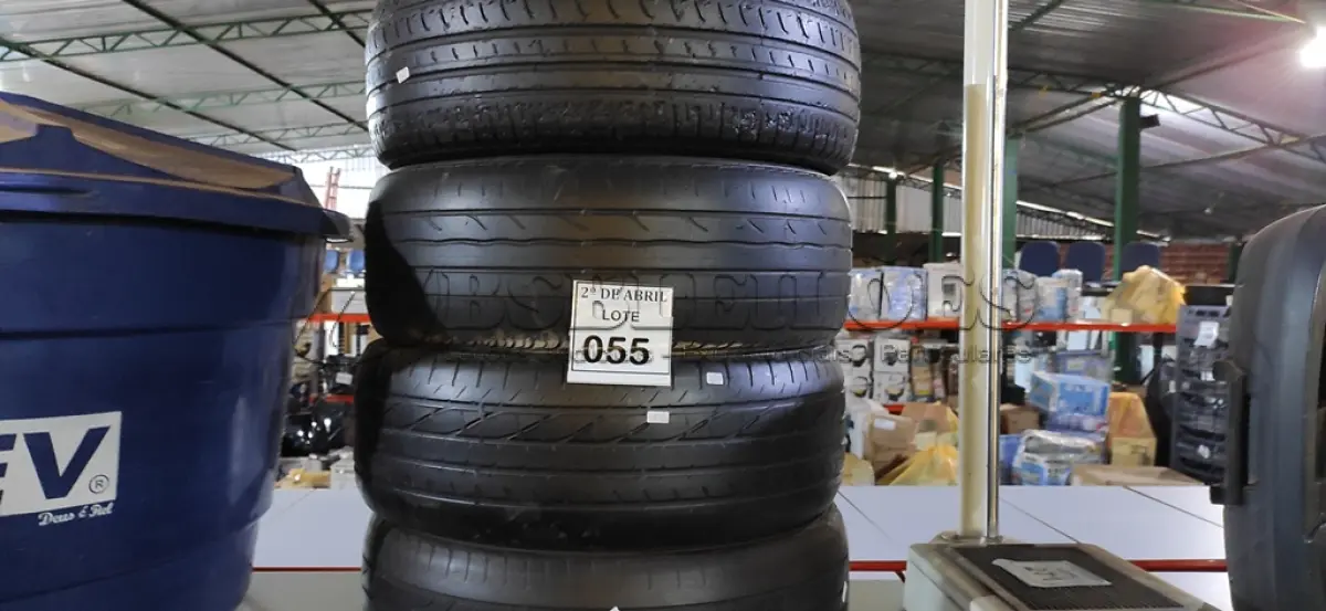 LOTE 055 - 04 PNEUS USADOS 205-55 ARO 16. (NO ESTADO) ATENÇÃO! FAZER A VISITAÇÃO ANTES DE ARREMATAR, NÃO SABEMOS SE FUNCIONA. LEILÃO NÃO TEM GARANTIA E NEM DEVOLUÇÃO, SUJEITO A POSSÍVEIS AVARIAS VISÍVEIS/OCULTAS E/OU AUSÊNCIA DE COMPONENTES.