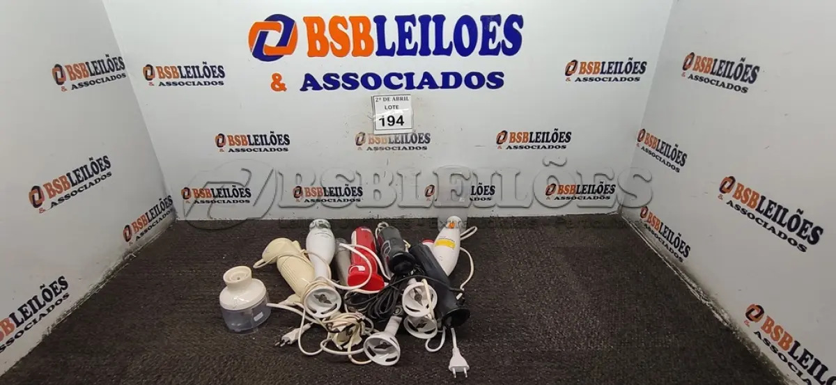 LOTE 194 - 01 LOTE COM MIXER DIVERSOS. (NO ESTADO) ATENÇÃO! FAZER A VISITAÇÃO ANTES DE ARREMATAR, NÃO SABEMOS SE FUNCIONA. LEILÃO NÃO TEM GARANTIA E NEM DEVOLUÇÃO, SUJEITO A POSSÍVEIS AVARIAS VISÍVEIS/OCULTAS E/OU AUSÊNCIA DE COMPONENTES.