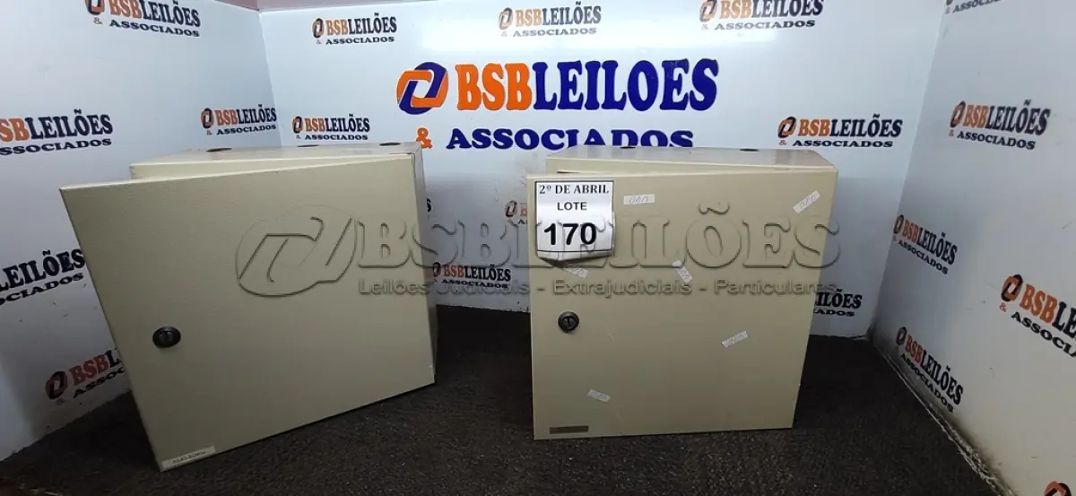 LOTE 170 - 02 QUADROS ELÉTRICOS. (NO ESTADO) ATENÇÃO! FAZER A VISITAÇÃO ANTES DE ARREMATAR, NÃO SABEMOS SE FUNCIONA. LEILÃO NÃO TEM GARANTIA E NEM DEVOLUÇÃO, SUJEITO A POSSÍVEIS AVARIAS VISÍVEIS/OCULTAS E/OU AUSÊNCIA DE COMPONENTES.