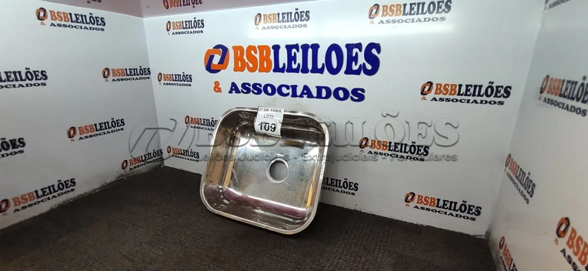 LOTE 109 - 01 CUBA EM AÇO INOX STANDARD 400X340X140MM. (NO ESTADO) ATENÇÃO! FAZER A VISITAÇÃO ANTES DE ARREMATAR, NÃO SABEMOS SE FUNCIONA. LEILÃO NÃO TEM GARANTIA E NEM DEVOLUÇÃO, SUJEITO A POSSÍVEIS AVARIAS VISÍVEIS/OCULTAS E/OU AUSÊNCIA DE COMPONENTES.