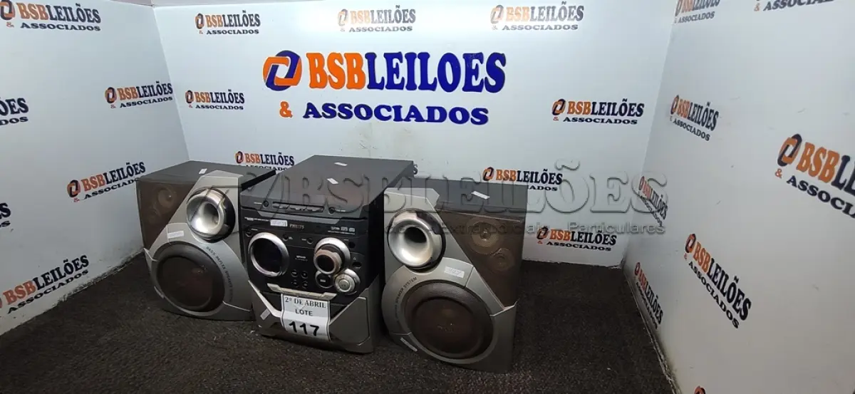 LOTE 117 - 01 SOM PHILIPS 3 CDS MP3 COM ENTRADA AUXILIAR. (NO ESTADO) ATENÇÃO! FAZER A VISITAÇÃO ANTES DE ARREMATAR, NÃO SABEMOS SE FUNCIONA. LEILÃO NÃO TEM GARANTIA E NEM DEVOLUÇÃO, SUJEITO A POSSÍVEIS AVARIAS VISÍVEIS/OCULTAS E/OU AUSÊNCIA DE COMPONENTES.