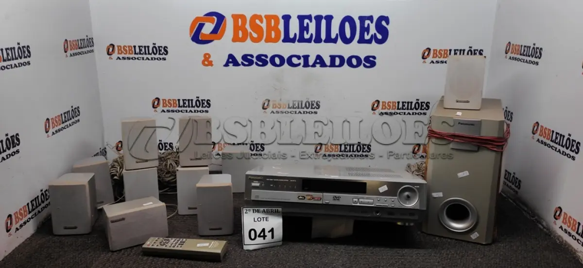 LOTE 041 - 01 HOME THEATHER PANASONIC. (NO ESTADO) ATENÇÃO! FAZER A VISITAÇÃO ANTES DE ARREMATAR, NÃO SABEMOS SE FUNCIONA. LEILÃO NÃO TEM GARANTIA E NEM DEVOLUÇÃO, SUJEITO A POSSÍVEIS AVARIAS VISÍVEIS/OCULTAS E/OU AUSÊNCIA DE COMPONENTES.