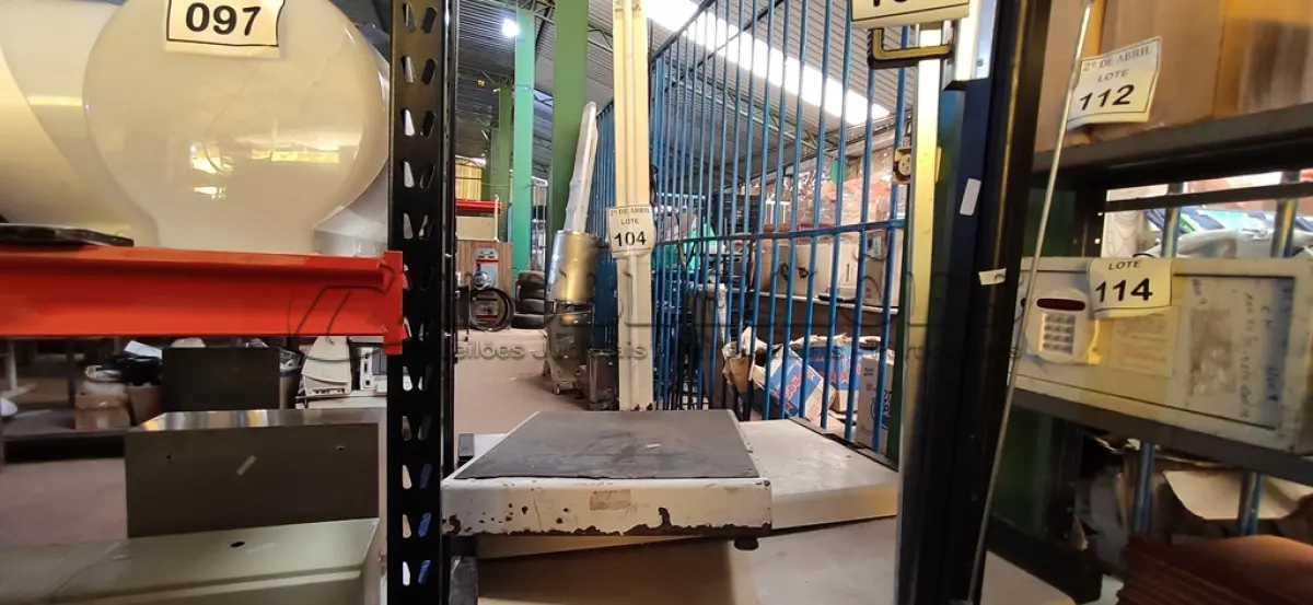 LOTE 104 - 01 BALANÇA DIGITAL MÁXIMO DE 200K MARCA MICHELETTI. (NO ESTADO) ATENÇÃO! FAZER A VISITAÇÃO ANTES DE ARREMATAR, NÃO SABEMOS SE FUNCIONA. LEILÃO NÃO TEM GARANTIA E NEM DEVOLUÇÃO, SUJEITO A POSSÍVEIS AVARIAS VISÍVEIS/OCULTAS E/OU AUSÊNCIA DE COMPONENTES.