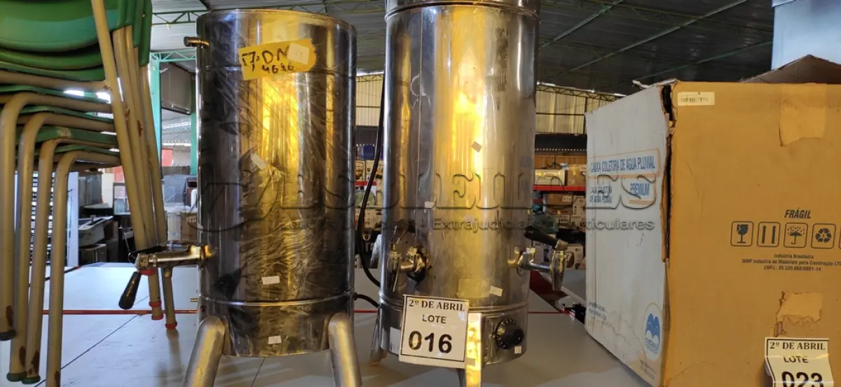 LOTE 016 - 02 CAFETEIRAS INDÚSTRIAS EM INOX. (NO ESTADO) ATENÇÃO! FAZER A VISITAÇÃO ANTES DE ARREMATAR, NÃO SABEMOS SE FUNCIONA. LEILÃO NÃO TEM GARANTIA E NEM DEVOLUÇÃO, SUJEITO A POSSÍVEIS AVARIAS VISÍVEIS/OCULTAS E/OU AUSÊNCIA DE COMPONENTES.