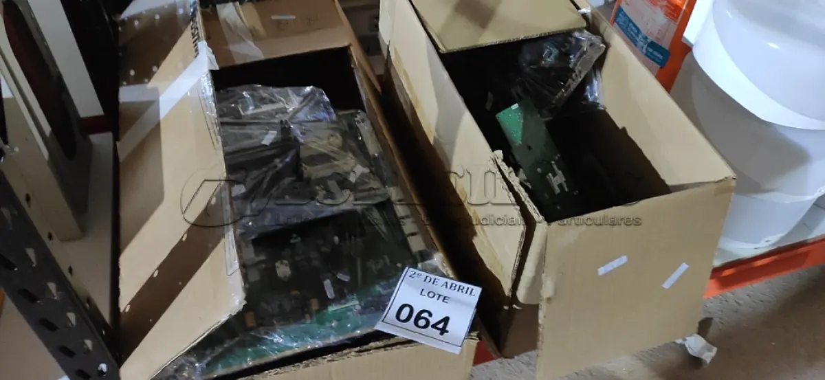 LOTE 064 - 01 LOTE COM PLACAS DIVERSAS. (NO ESTADO) ATENÇÃO! FAZER A VISITAÇÃO ANTES DE ARREMATAR, NÃO SABEMOS SE FUNCIONA. LEILÃO NÃO TEM GARANTIA E NEM DEVOLUÇÃO, SUJEITO A POSSÍVEIS AVARIAS VISÍVEIS/OCULTAS E/OU AUSÊNCIA DE COMPONENTES.