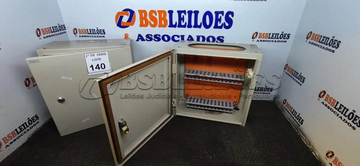 LOTE 140 - 02 QUADROS ELÉTRICOS. (NO ESTADO) ATENÇÃO! FAZER A VISITAÇÃO ANTES DE ARREMATAR, NÃO SABEMOS SE FUNCIONA. LEILÃO NÃO TEM GARANTIA E NEM DEVOLUÇÃO, SUJEITO A POSSÍVEIS AVARIAS VISÍVEIS/OCULTAS E/OU AUSÊNCIA DE COMPONENTES.