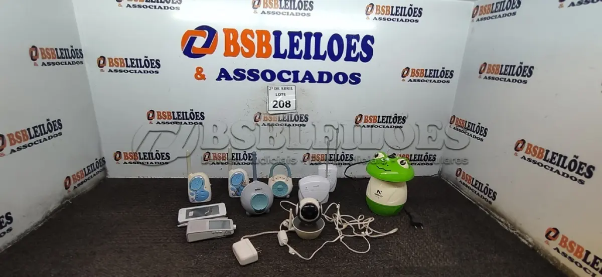 LOTE 208 - 01 LOTE COM CÂMERAS PARA BEBÊS. (NO ESTADO) ATENÇÃO! FAZER A VISITAÇÃO ANTES DE ARREMATAR, NÃO SABEMOS SE FUNCIONA. LEILÃO NÃO TEM GARANTIA E NEM DEVOLUÇÃO, SUJEITO A POSSÍVEIS AVARIAS VISÍVEIS/OCULTAS E/OU AUSÊNCIA DE COMPONENTES.