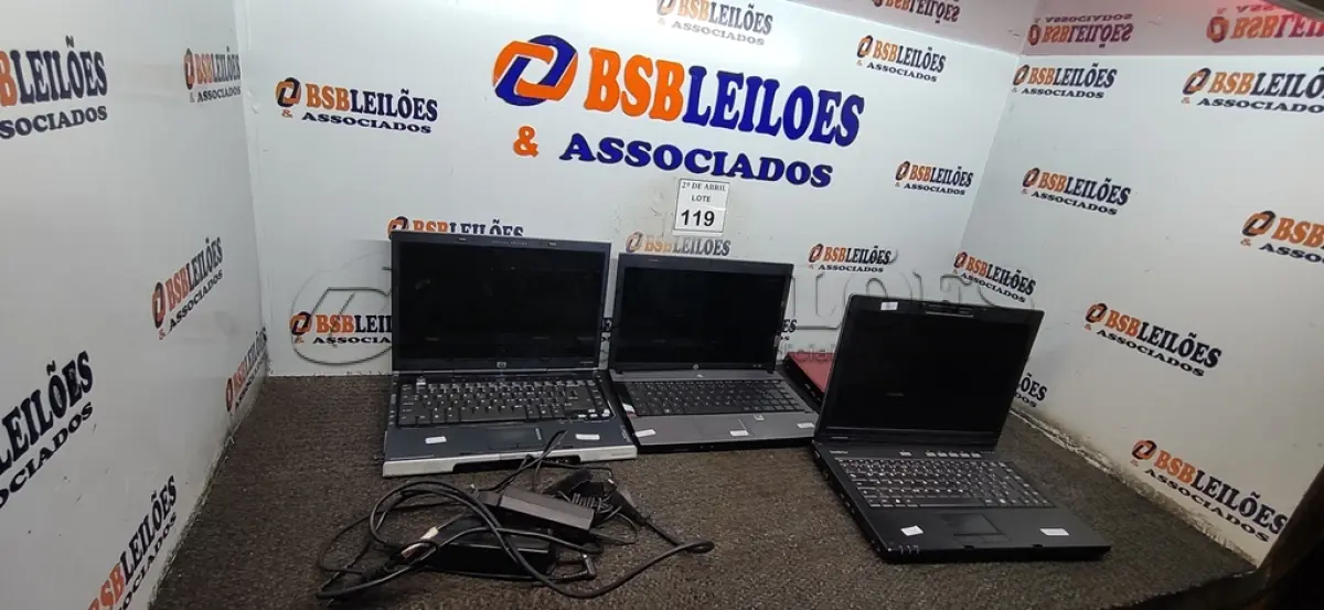 LOTE 119 - 04 NOTEBOOKS MARCAS E MODELOS DIVERSOS. (NO ESTADO) ATENÇÃO! FAZER A VISITAÇÃO ANTES DE ARREMATAR, NÃO SABEMOS SE FUNCIONA. LEILÃO NÃO TEM GARANTIA E NEM DEVOLUÇÃO, SUJEITO A POSSÍVEIS AVARIAS VISÍVEIS/OCULTAS E/OU AUSÊNCIA DE COMPONENTES.
