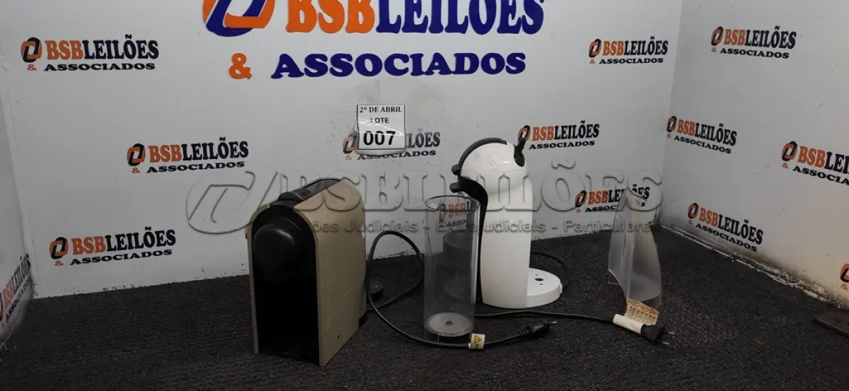 LOTE 007 - 02 CAFETEIRAS. (NO ESTADO) ATENÇÃO! FAZER A VISITAÇÃO ANTES DE ARREMATAR, NÃO SABEMOS SE FUNCIONA. LEILÃO NÃO TEM GARANTIA E NEM DEVOLUÇÃO, SUJEITO A POSSÍVEIS AVARIAS VISÍVEIS/OCULTAS E/OU AUSÊNCIA DE COMPONENTES.