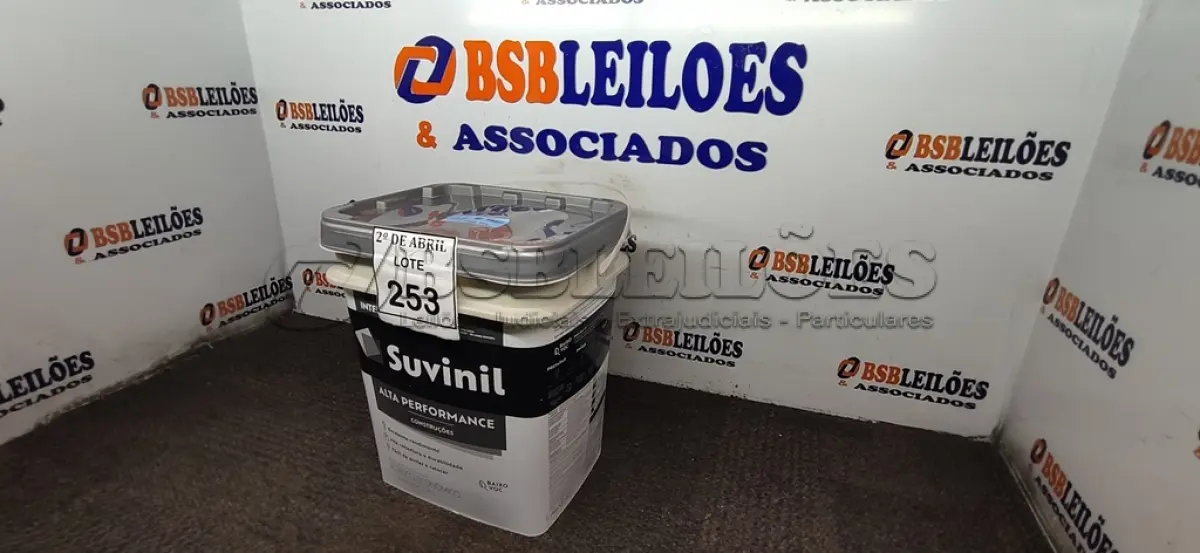 LOTE 253 - 01 GALÃO DE TINTA SUVINIL DE 18L PARA INTERIORES ACABAMENTO FOSCO BRANCO. (NOVO) (NO ESTADO) ATENÇÃO! FAZER A VISITAÇÃO ANTES DE ARREMATAR, NÃO SABEMOS SE FUNCIONA. LEILÃO NÃO TEM GARANTIA E NEM DEVOLUÇÃO, SUJEITO A POSSÍVEIS AVARIAS VISÍVEIS/OCULTAS E/OU AUSÊNCIA DE COMPONENTES.