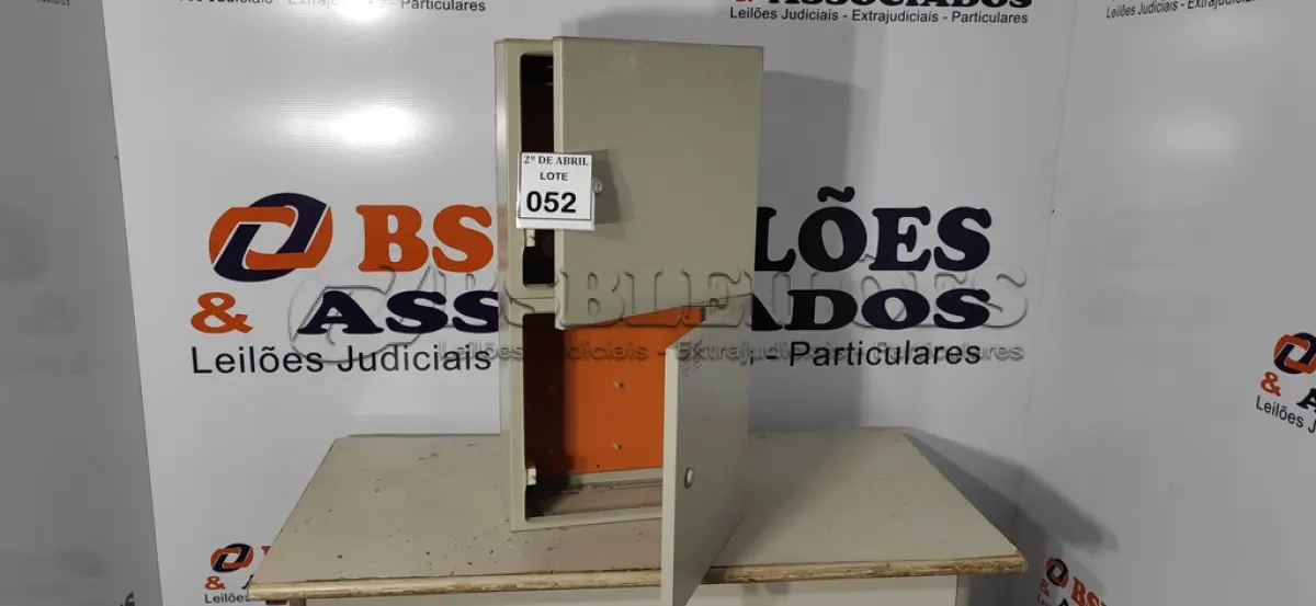 LOTE 052 - 02 QUADROS ELÉTRICOS. (NO ESTADO) ATENÇÃO! FAZER A VISITAÇÃO ANTES DE ARREMATAR, NÃO SABEMOS SE FUNCIONA. LEILÃO NÃO TEM GARANTIA E NEM DEVOLUÇÃO, SUJEITO A POSSÍVEIS AVARIAS VISÍVEIS/OCULTAS E/OU AUSÊNCIA DE COMPONENTES.