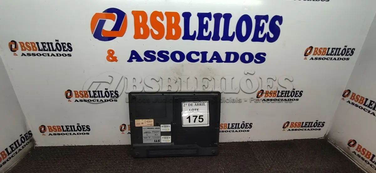 LOTE 175 - 01 NOTEBOOK SEMP TOSHIBA SEM FONTE. (NO ESTADO) ATENÇÃO! FAZER A VISITAÇÃO ANTES DE ARREMATAR, NÃO SABEMOS SE FUNCIONA. LEILÃO NÃO TEM GARANTIA E NEM DEVOLUÇÃO, SUJEITO A POSSÍVEIS AVARIAS VISÍVEIS/OCULTAS E/OU AUSÊNCIA DE COMPONENTES.