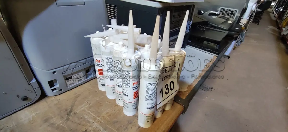 LOTE 130 - 15 SELANTES MULTI USO DE POLIURETANO PU40. (NO ESTADO) ATENÇÃO! FAZER A VISITAÇÃO ANTES DE ARREMATAR, NÃO SABEMOS SE FUNCIONA. LEILÃO NÃO TEM GARANTIA E NEM DEVOLUÇÃO, SUJEITO A POSSÍVEIS AVARIAS VISÍVEIS/OCULTAS E/OU AUSÊNCIA DE COMPONENTES.