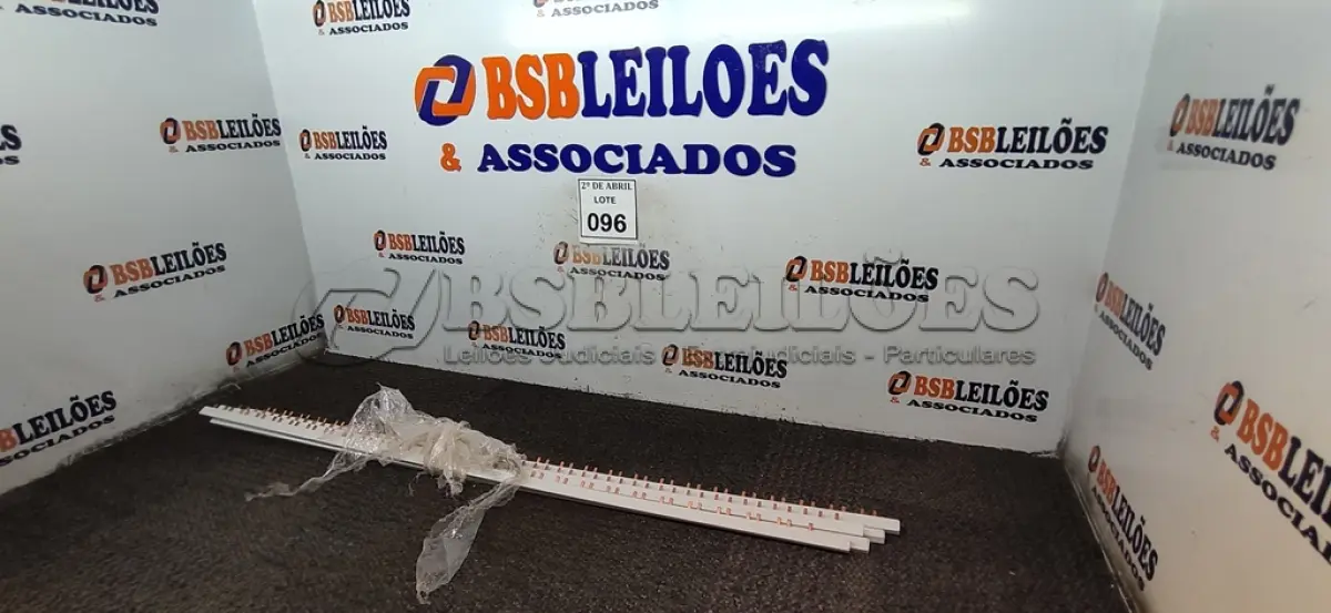 LOTE 096 - 05 BARRAMENTOS EM COBRE PARA QUADRO ELÉTRICO. (NO ESTADO) ATENÇÃO! FAZER A VISITAÇÃO ANTES DE ARREMATAR, NÃO SABEMOS SE FUNCIONA. LEILÃO NÃO TEM GARANTIA E NEM DEVOLUÇÃO, SUJEITO A POSSÍVEIS AVARIAS VISÍVEIS/OCULTAS E/OU AUSÊNCIA DE COMPONENTES.