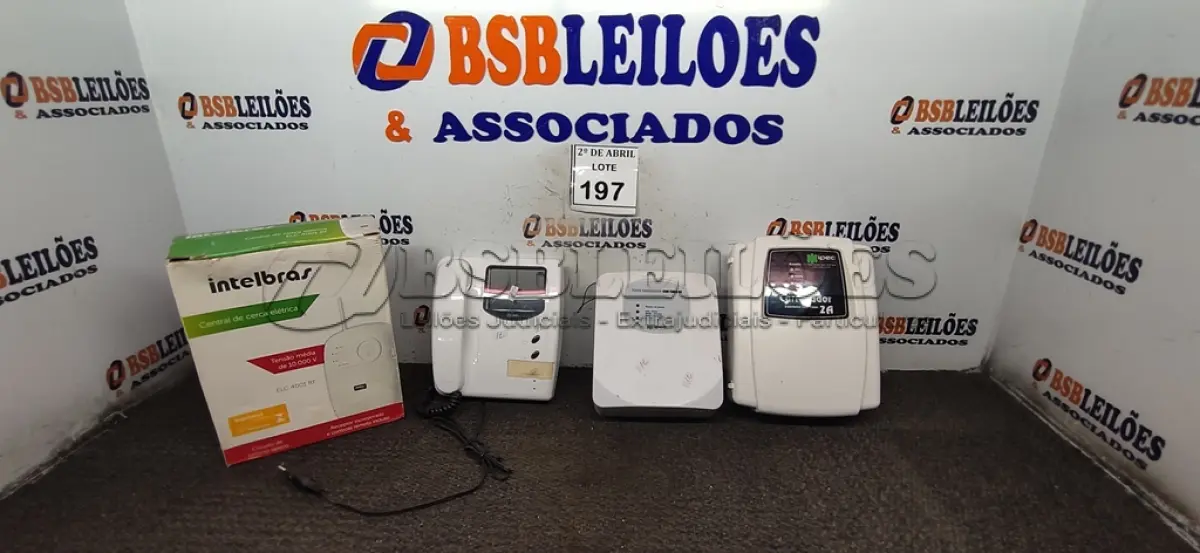 LOTE 197 - 01 PORTEIRO ELETRÔNICO E 01 FONTE PARA CERCA ELÉTRICA. (NO ESTADO) ATENÇÃO! FAZER A VISITAÇÃO ANTES DE ARREMATAR, NÃO SABEMOS SE FUNCIONA. LEILÃO NÃO TEM GARANTIA E NEM DEVOLUÇÃO, SUJEITO A POSSÍVEIS AVARIAS VISÍVEIS/OCULTAS E/OU AUSÊNCIA DE COMPONENTES.