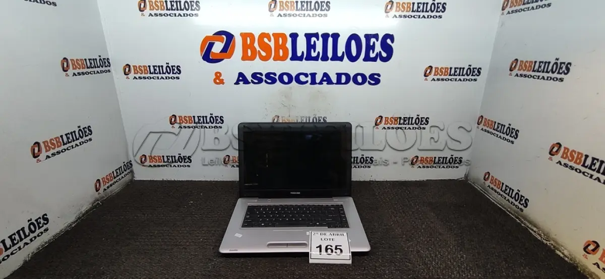 LOTE 165 - 01 NOTEBOOK TOSHIBA SEM FONTE. (NO ESTADO) ATENÇÃO! FAZER A VISITAÇÃO ANTES DE ARREMATAR, NÃO SABEMOS SE FUNCIONA. LEILÃO NÃO TEM GARANTIA E NEM DEVOLUÇÃO, SUJEITO A POSSÍVEIS AVARIAS VISÍVEIS/OCULTAS E/OU AUSÊNCIA DE COMPONENTES.