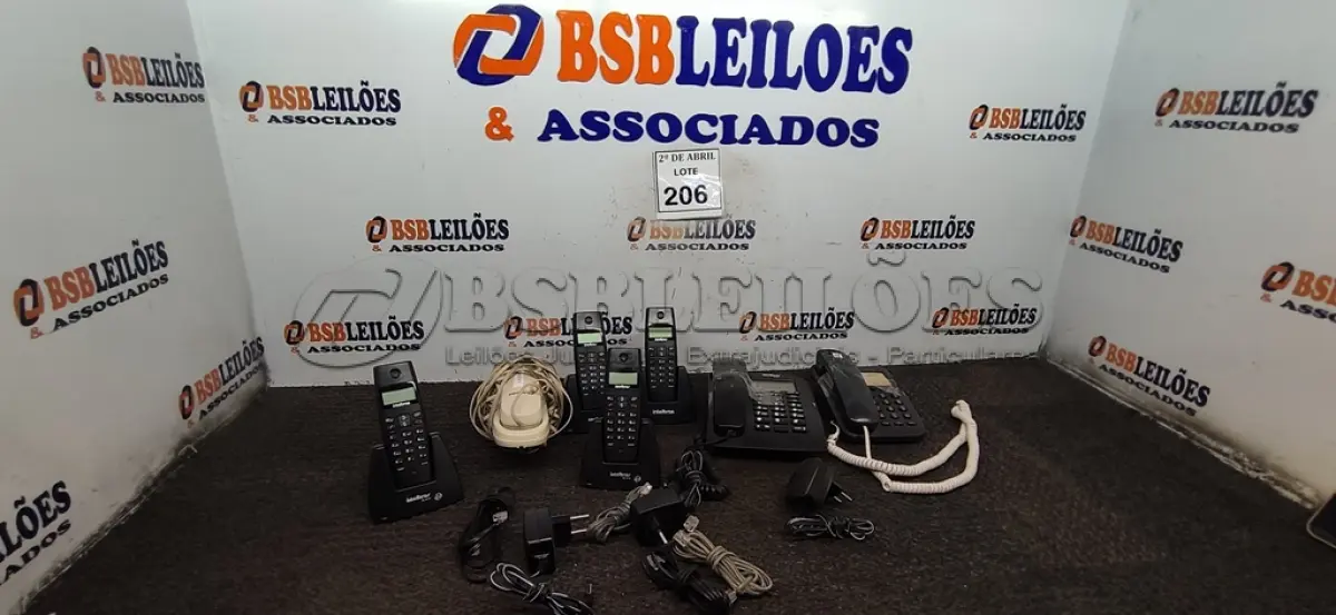LOTE 206 - 01 LOTE COM APARELHO DE TELEFONE. (NO ESTADO) ATENÇÃO! FAZER A VISITAÇÃO ANTES DE ARREMATAR, NÃO SABEMOS SE FUNCIONA. LEILÃO NÃO TEM GARANTIA E NEM DEVOLUÇÃO, SUJEITO A POSSÍVEIS AVARIAS VISÍVEIS/OCULTAS E/OU AUSÊNCIA DE COMPONENTES.