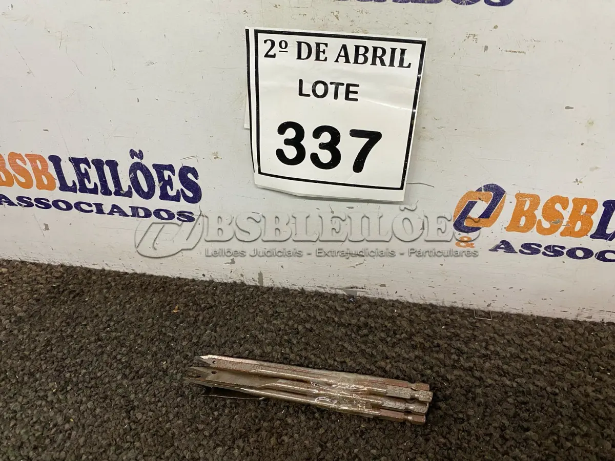LOTE 337 - 06 BROCAS CHATAS PARA MADEIRA. (NO ESTADO) ATENÇÃO! FAZER A VISITAÇÃO ANTES DE ARREMATAR, NÃO SABEMOS SE FUNCIONA. LEILÃO NÃO TEM GARANTIA E NEM DEVOLUÇÃO, SUJEITO A POSSÍVEIS AVARIAS VISÍVEIS/OCULTAS E/OU AUSÊNCIA DE COMPONENTES.