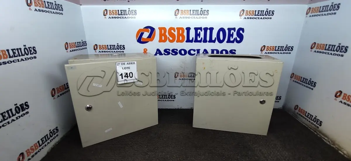 LOTE 140 - 02 QUADROS ELÉTRICOS. (NO ESTADO) ATENÇÃO! FAZER A VISITAÇÃO ANTES DE ARREMATAR, NÃO SABEMOS SE FUNCIONA. LEILÃO NÃO TEM GARANTIA E NEM DEVOLUÇÃO, SUJEITO A POSSÍVEIS AVARIAS VISÍVEIS/OCULTAS E/OU AUSÊNCIA DE COMPONENTES.