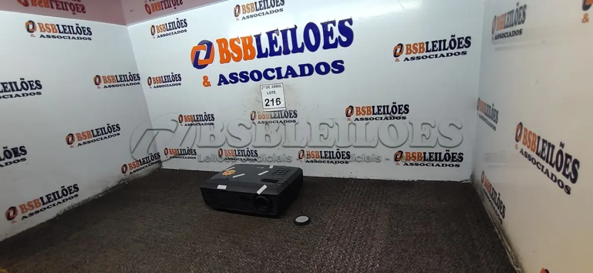 LOTE 216 - 01 PROJETOR MULTI MIDEA MARCA LG. (NO ESTADO) ATENÇÃO! FAZER A VISITAÇÃO ANTES DE ARREMATAR, NÃO SABEMOS SE FUNCIONA. LEILÃO NÃO TEM GARANTIA E NEM DEVOLUÇÃO, SUJEITO A POSSÍVEIS AVARIAS VISÍVEIS/OCULTAS E/OU AUSÊNCIA DE COMPONENTES.