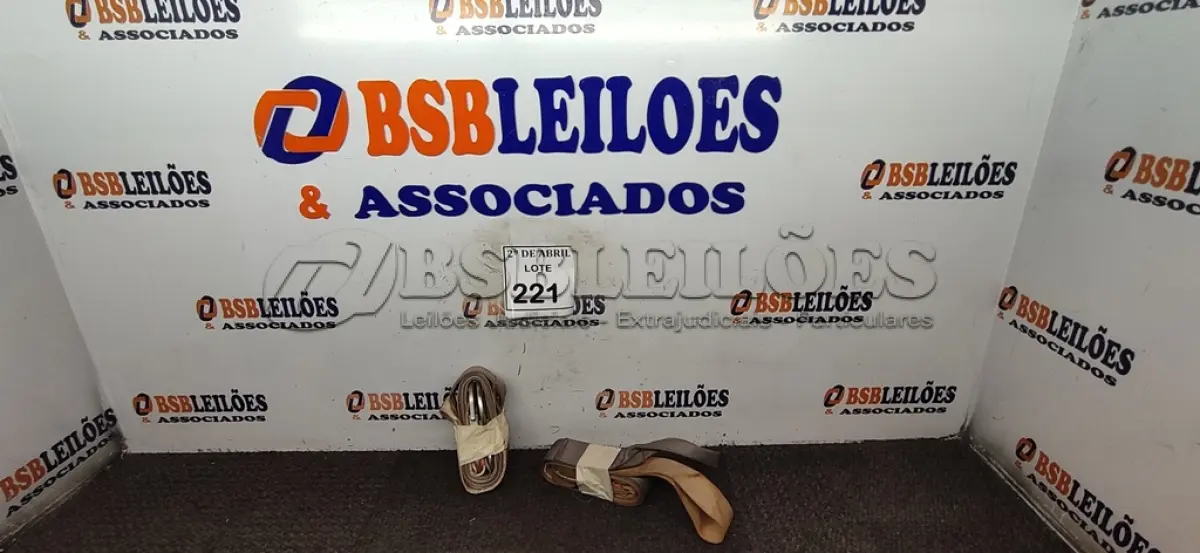 LOTE 221 - 02 CINTAS PARA SEGURANÇA. (NO ESTADO) ATENÇÃO! FAZER A VISITAÇÃO ANTES DE ARREMATAR, NÃO SABEMOS SE FUNCIONA. LEILÃO NÃO TEM GARANTIA E NEM DEVOLUÇÃO, SUJEITO A POSSÍVEIS AVARIAS VISÍVEIS/OCULTAS E/OU AUSÊNCIA DE COMPONENTES.