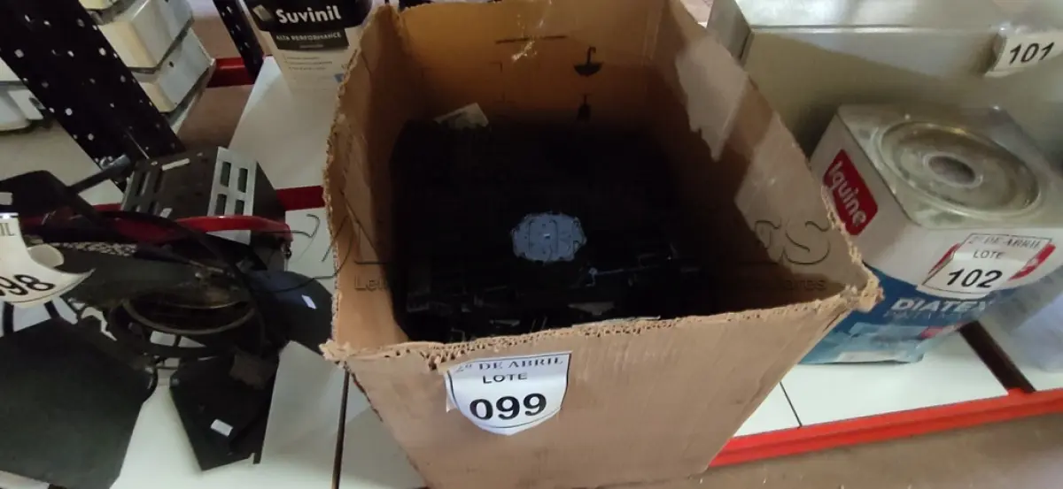 LOTE 099 - 01 LOTE COM CAIXAS DE LUZ PARA LAJOTA. (NOVO) (NO ESTADO) ATENÇÃO! FAZER A VISITAÇÃO ANTES DE ARREMATAR, NÃO SABEMOS SE FUNCIONA. LEILÃO NÃO TEM GARANTIA E NEM DEVOLUÇÃO, SUJEITO A POSSÍVEIS AVARIAS VISÍVEIS/OCULTAS E/OU AUSÊNCIA DE COMPONENTES.