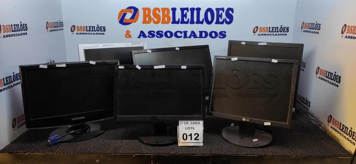 LOTE 012 - 06 MONITORES MARCAS E MODELOS DIVERSOS. (NO ESTADO) ATENÇÃO! FAZER A VISITAÇÃO ANTES DE ARREMATAR, NÃO SABEMOS SE FUNCIONA. LEILÃO NÃO TEM GARANTIA E NEM DEVOLUÇÃO, SUJEITO A POSSÍVEIS AVARIAS VISÍVEIS/OCULTAS E/OU AUSÊNCIA DE COMPONENTES.