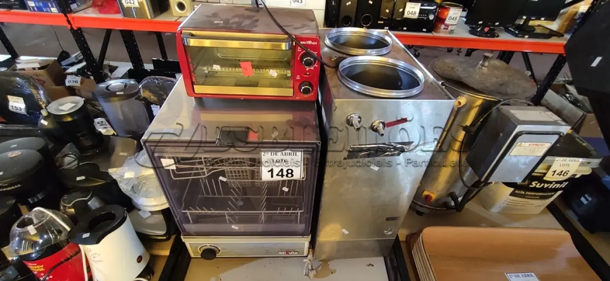 LOTE 148 - 01 LAVA LOUCAS ENXUTA, 01 CAFETEIRA INDUSTRIAL E 01 FORNO ELÉTRICO PEQUENO. (NO ESTADO) ATENÇÃO! FAZER A VISITAÇÃO ANTES DE ARREMATAR, NÃO SABEMOS SE FUNCIONA. LEILÃO NÃO TEM GARANTIA E NEM DEVOLUÇÃO, SUJEITO A POSSÍVEIS AVARIAS VISÍVEIS/OCULTAS E/OU AUSÊNCIA DE COMPONENTES.