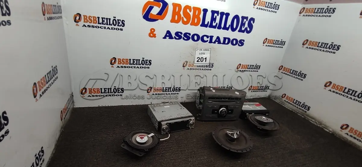 LOTE 201 - 02 APARELHOS DE SOM ALTO MOTIVO SEM RABICHOS. (NO ESTADO) ATENÇÃO! FAZER A VISITAÇÃO ANTES DE ARREMATAR, NÃO SABEMOS SE FUNCIONA. LEILÃO NÃO TEM GARANTIA E NEM DEVOLUÇÃO, SUJEITO A POSSÍVEIS AVARIAS VISÍVEIS/OCULTAS E/OU AUSÊNCIA DE COMPONENTES.