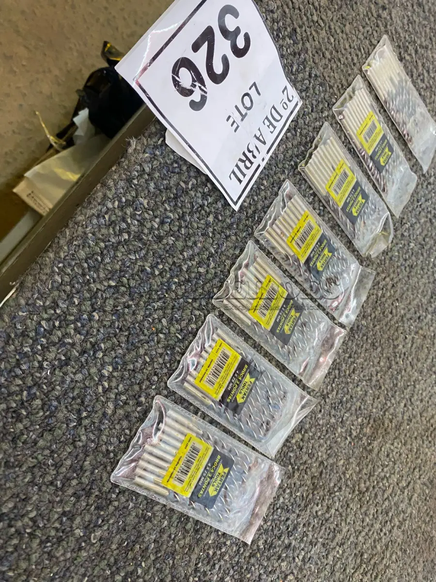 LOTE 326 - 70 BROCAS 4X75MM PARA MADEIRAS. (NO ESTADO) ATENÇÃO! FAZER A VISITAÇÃO ANTES DE ARREMATAR, NÃO SABEMOS SE FUNCIONA. LEILÃO NÃO TEM GARANTIA E NEM DEVOLUÇÃO, SUJEITO A POSSÍVEIS AVARIAS VISÍVEIS/OCULTAS E/OU AUSÊNCIA DE COMPONENTES.