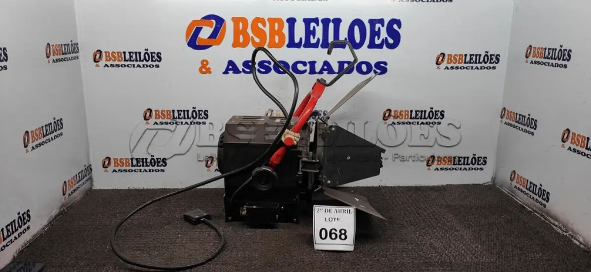 LOTE 068 - 01 CANHÃO REFLETOR PARA ILUMINAÇÃO. (NO ESTADO) ATENÇÃO! FAZER A VISITAÇÃO ANTES DE ARREMATAR, NÃO SABEMOS SE FUNCIONA. LEILÃO NÃO TEM GARANTIA E NEM DEVOLUÇÃO, SUJEITO A POSSÍVEIS AVARIAS VISÍVEIS/OCULTAS E/OU AUSÊNCIA DE COMPONENTES.