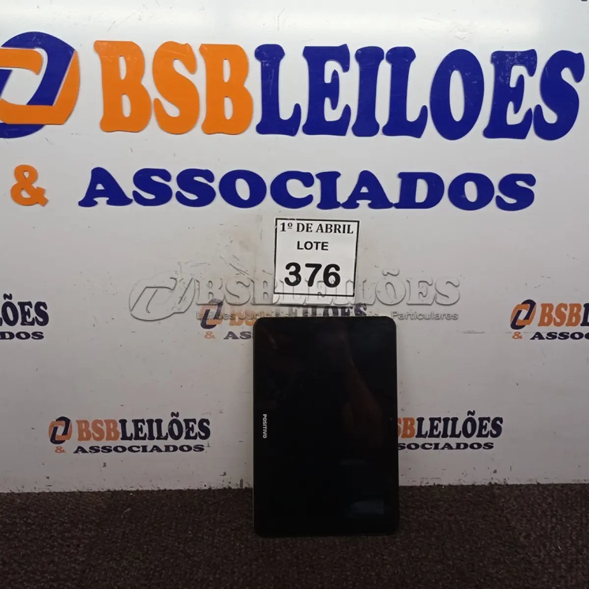 LOTE 376 - 01 TABLET POSITIVO.  (NO ESTADO) ATENÇÃO! FAZER A VISITAÇÃO ANTES DE ARREMATAR, NÃO SABEMOS SE FUNCIONA. LEILÃO NÃO TEM GARANTIA E NEM DEVOLUÇÃO, SUJEITO A POSSÍVEIS AVARIAS VISÍVEIS/OCULTAS E/OU AUSÊNCIA DE COMPONENTES.