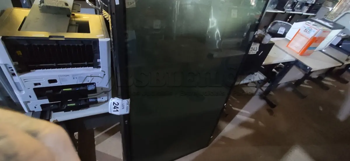 LOTE 241 - 01 TV LG 60”COM AVARIAS. (NO ESTADO) ATENÇÃO! FAZER A VISITAÇÃO ANTES DE ARREMATAR, NÃO SABEMOS SE FUNCIONA. LEILÃO NÃO TEM GARANTIA E NEM DEVOLUÇÃO, SUJEITO A POSSÍVEIS AVARIAS VISÍVEIS/OCULTAS E/OU AUSÊNCIA DE COMPONENTES.