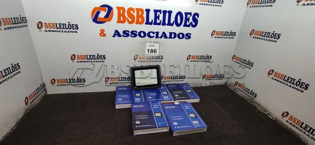 LOTE 186 - 05 REFLETORES DE LED 100W.(NOVO) (NO ESTADO) ATENÇÃO! FAZER A VISITAÇÃO ANTES DE ARREMATAR, NÃO SABEMOS SE FUNCIONA. LEILÃO NÃO TEM GARANTIA E NEM DEVOLUÇÃO, SUJEITO A POSSÍVEIS AVARIAS VISÍVEIS/OCULTAS E/OU AUSÊNCIA DE COMPONENTES.