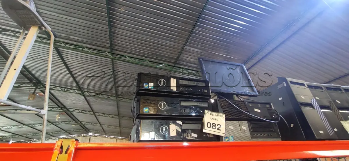 LOTE 082 - 05 CPUS DIVERSAS 01 MONITOR. (NO ESTADO) ATENÇÃO! FAZER A VISITAÇÃO ANTES DE ARREMATAR, NÃO SABEMOS SE FUNCIONA. LEILÃO NÃO TEM GARANTIA E NEM DEVOLUÇÃO, SUJEITO A POSSÍVEIS AVARIAS VISÍVEIS/OCULTAS E/OU AUSÊNCIA DE COMPONENTES.