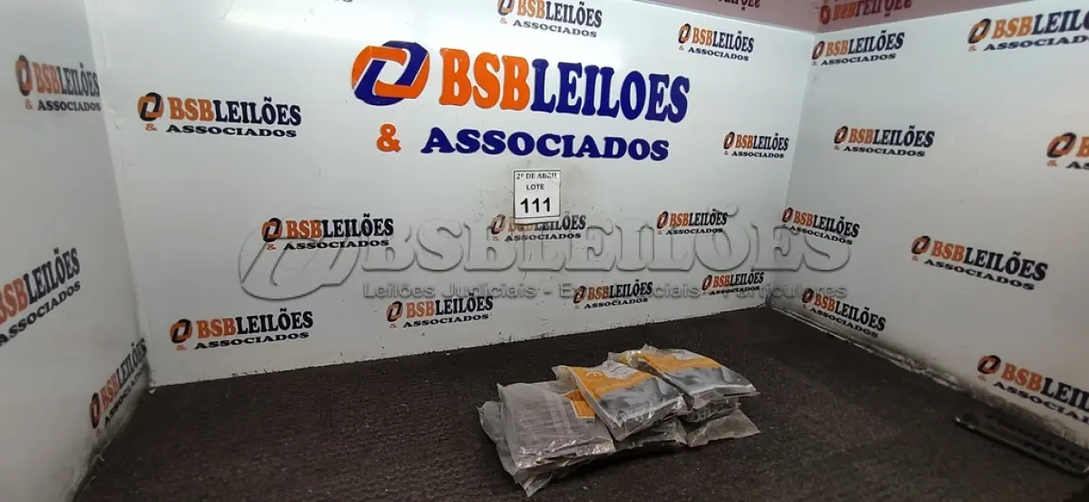 LOTE 111 - 08 KG DE PREGOS COM CABEÇA 18X36 E 02 KG DE PREGOS COM CABEÇAS 12X12. (NO ESTADO) ATENÇÃO! FAZER A VISITAÇÃO ANTES DE ARREMATAR, NÃO SABEMOS SE FUNCIONA. LEILÃO NÃO TEM GARANTIA E NEM DEVOLUÇÃO, SUJEITO A POSSÍVEIS AVARIAS VISÍVEIS/OCULTAS E/OU AUSÊNCIA DE COMPONENTES.