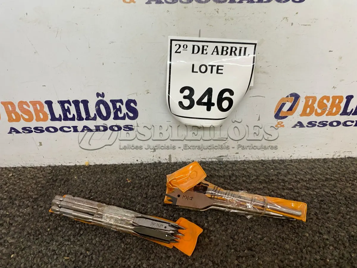 LOTE 346 - 09 BROCAS CHATAS PARA MADEIRA. (NO ESTADO) ATENÇÃO! FAZER A VISITAÇÃO ANTES DE ARREMATAR, NÃO SABEMOS SE FUNCIONA. LEILÃO NÃO TEM GARANTIA E NEM DEVOLUÇÃO, SUJEITO A POSSÍVEIS AVARIAS VISÍVEIS/OCULTAS E/OU AUSÊNCIA DE COMPONENTES.