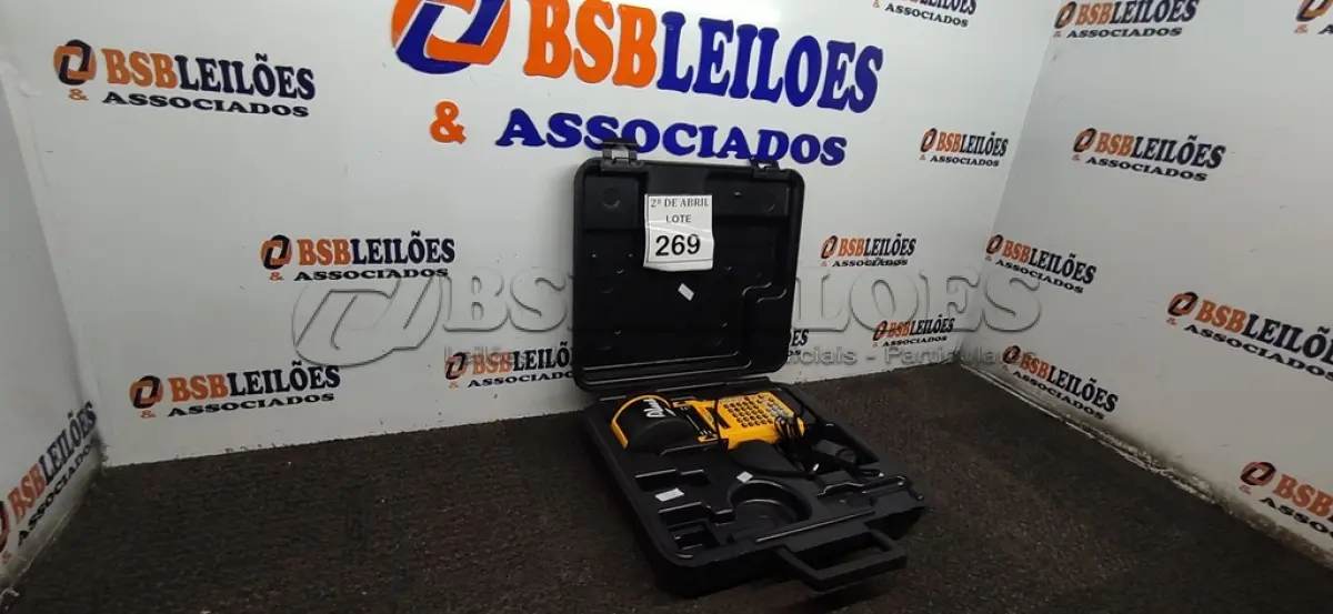 LOTE 269 - 01 IMPRESSORA DE ETIQUETAS PORTÁTIL BRADY PLUS. (NO ESTADO) ATENÇÃO! FAZER A VISITAÇÃO ANTES DE ARREMATAR, NÃO SABEMOS SE FUNCIONA. LEILÃO NÃO TEM GARANTIA E NEM DEVOLUÇÃO, SUJEITO A POSSÍVEIS AVARIAS VISÍVEIS/OCULTAS E/OU AUSÊNCIA DE COMPONENTES.