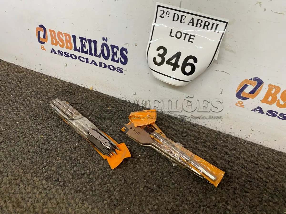 LOTE 346 - 09 BROCAS CHATAS PARA MADEIRA. (NO ESTADO) ATENÇÃO! FAZER A VISITAÇÃO ANTES DE ARREMATAR, NÃO SABEMOS SE FUNCIONA. LEILÃO NÃO TEM GARANTIA E NEM DEVOLUÇÃO, SUJEITO A POSSÍVEIS AVARIAS VISÍVEIS/OCULTAS E/OU AUSÊNCIA DE COMPONENTES.